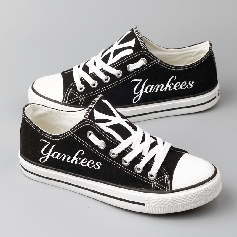 Women's New York Yankees Repeat Print Low Top Sneakers 002